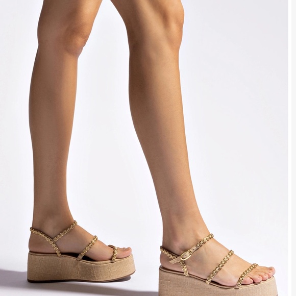 Larroude Gio Milanina Flatform Sandal in Beige Raffia - Picture 4 of 6